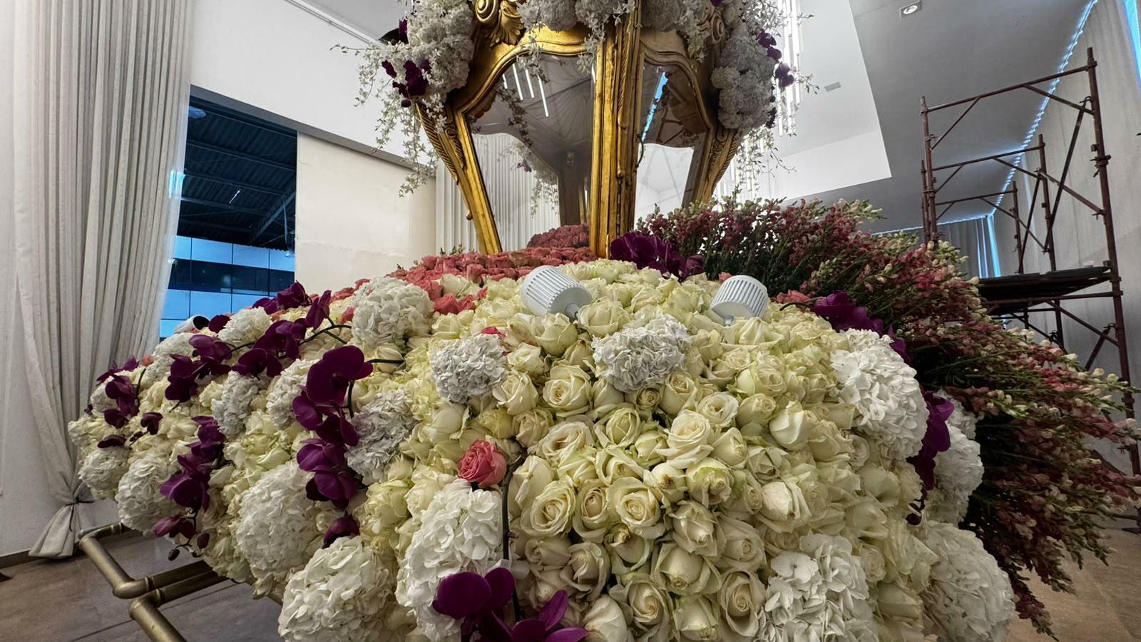 Berlinda da Trasladação 2026 ganha flores brancas e rosa